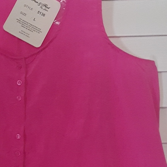 💗New With Tags! Lovely Sleeveless top - Picture 4 of 7